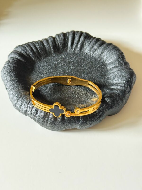 Noir Clove Bracelet