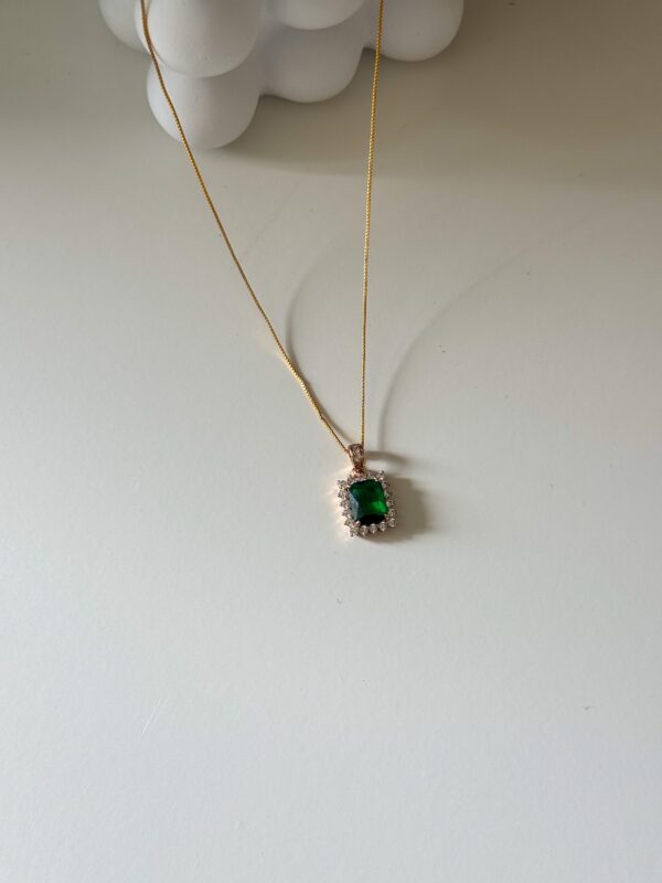 Emerald Éclat Necklace